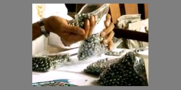 Image:Enchères de perles de Tahiti à Bora Bora