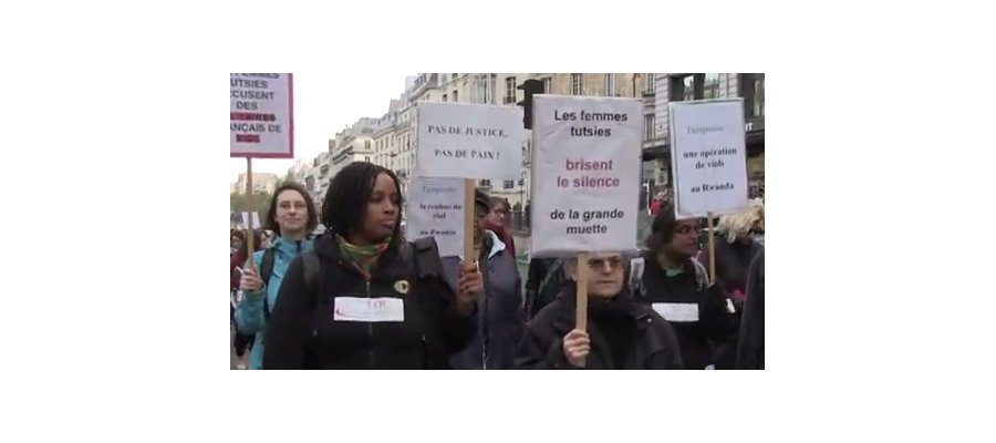 Image:Solidarité avec les rwandaises qui ont porté plainte pour viol contre des militaires français